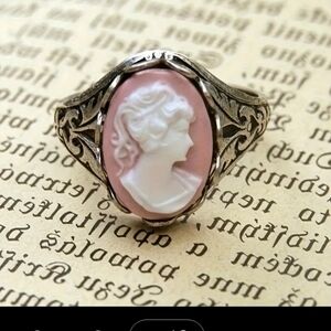 New Portrait Mary gemstone ring size 10